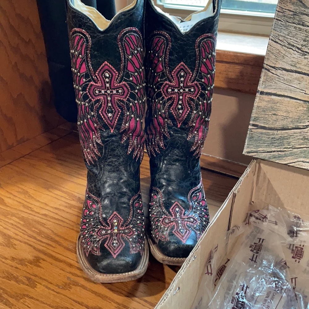Corral Boots Black & Pink